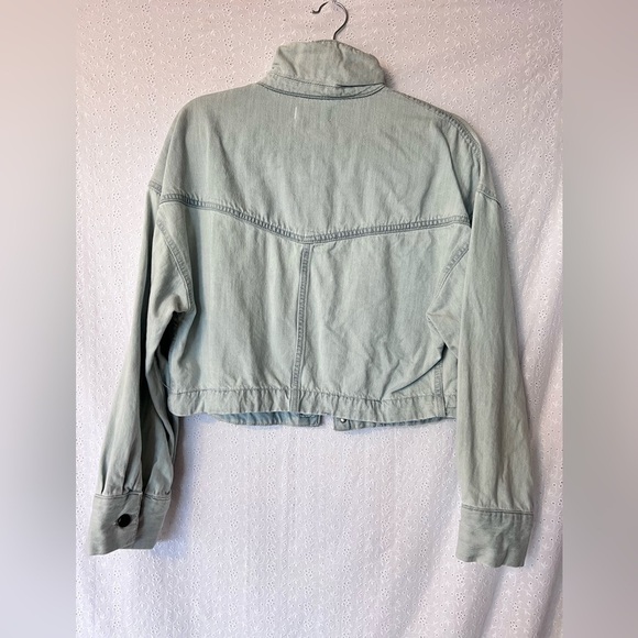 DL1961 Lightwash Cropped Oversize Denim Jacket - the Taryn Jacket in Edessa - Picture 4 of 7